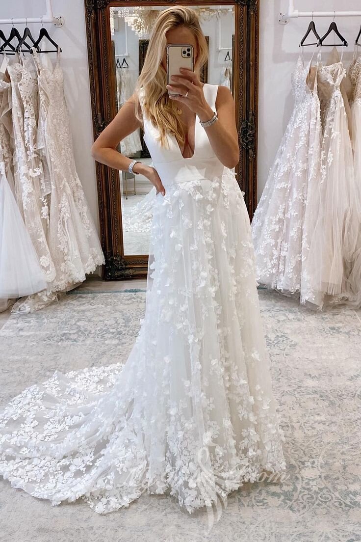 Elegant Deep V Neck Wedding Dresses 3D Appliques Beach Bridal Dresses PW578