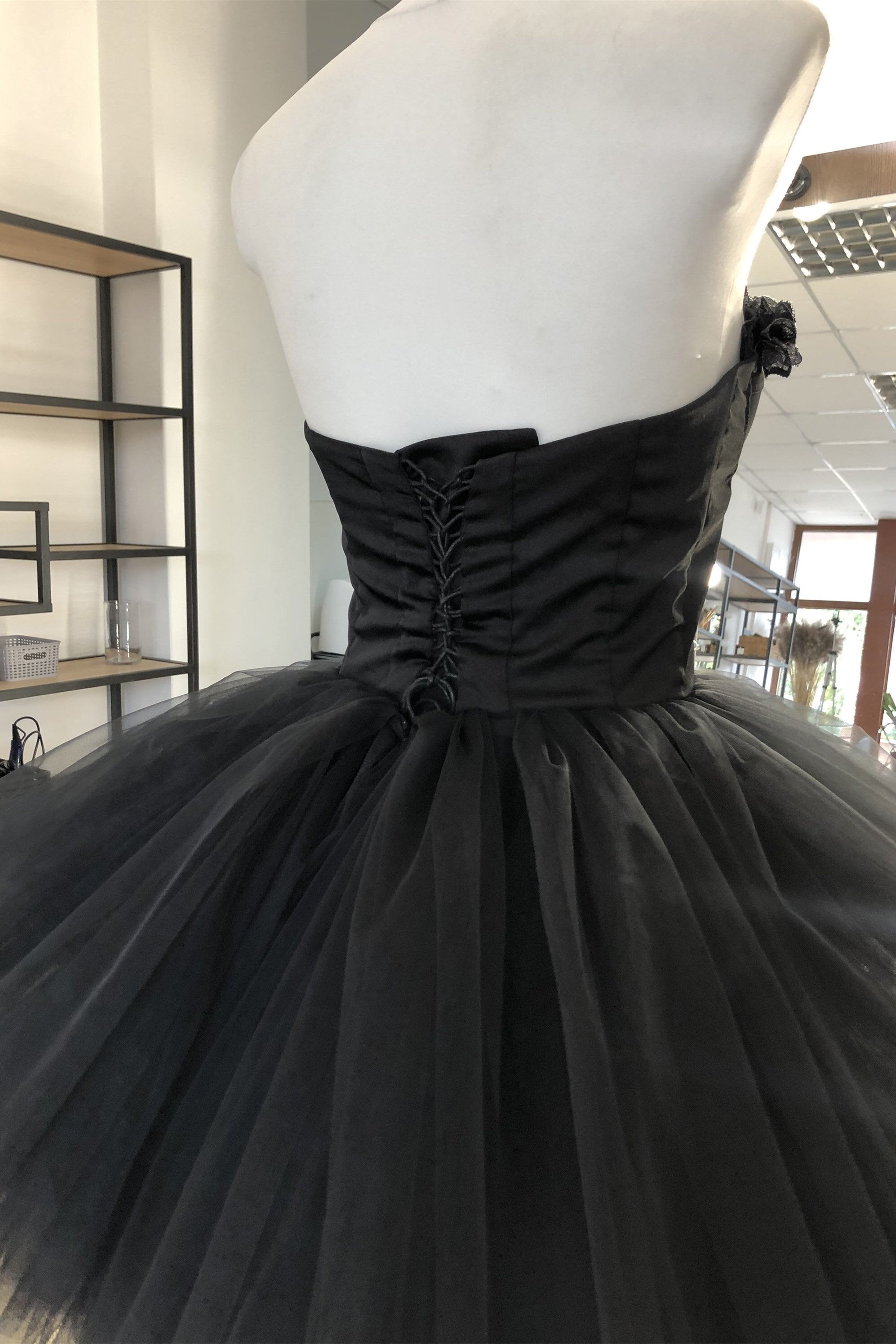 Sweetheart Black Tulle Short Homecoming Dress Appliques Preppy Dress GM688