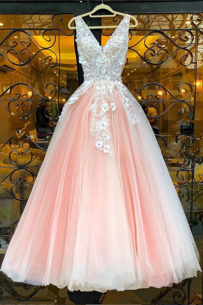 A-line V-neck Tulle Appliqued Floor Length Prom Dresses MP141