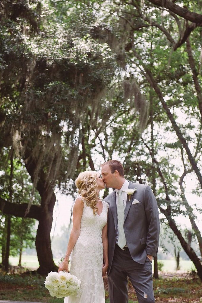elegant lace appliques sheath wedding dress with keyhole back