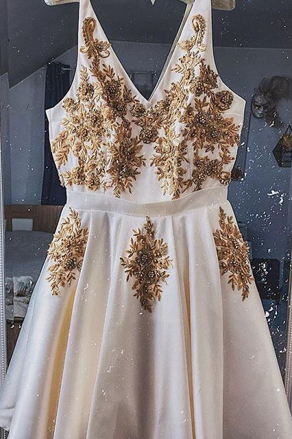 v neck sleeveless homecoming dress appliques a line short prom dress