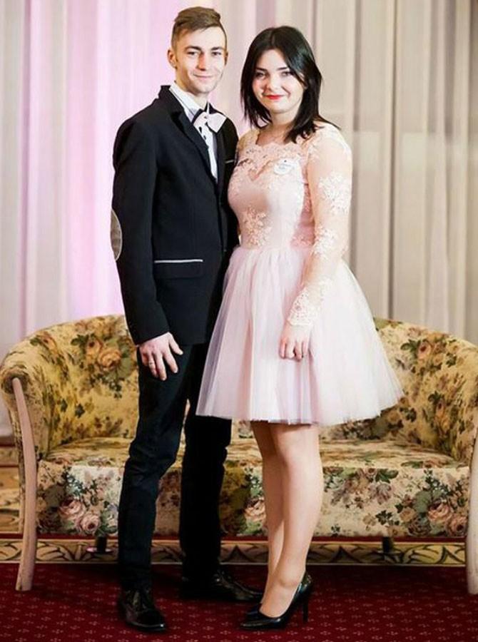 a line long sleeves tulle short plus size prom dress with appliques