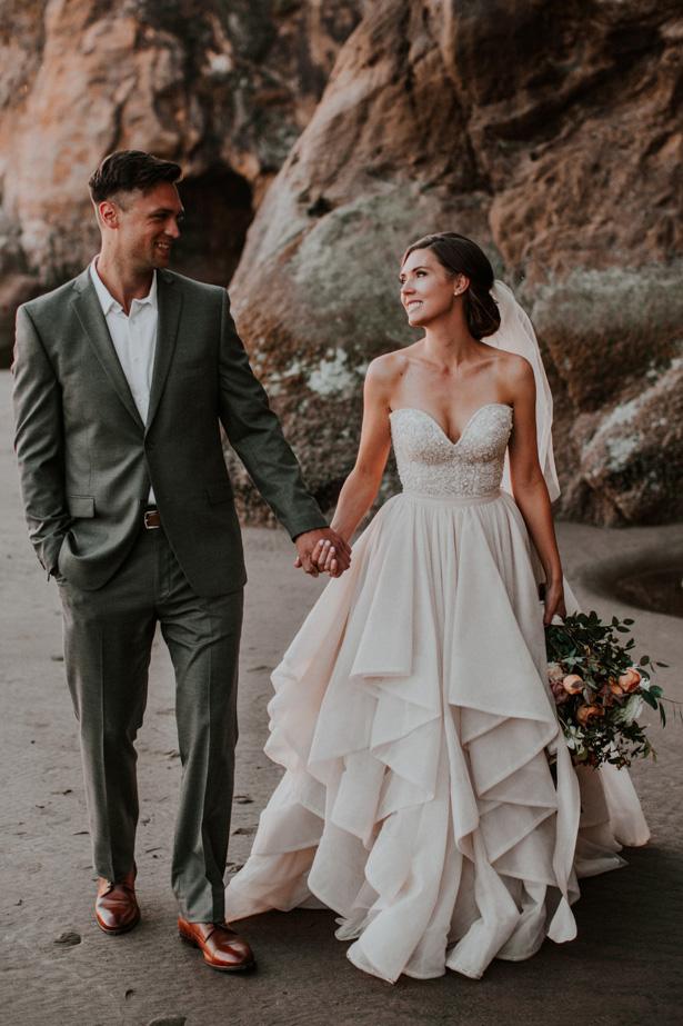 sweetheart tulle sleeveless country wedding dress with ruffles