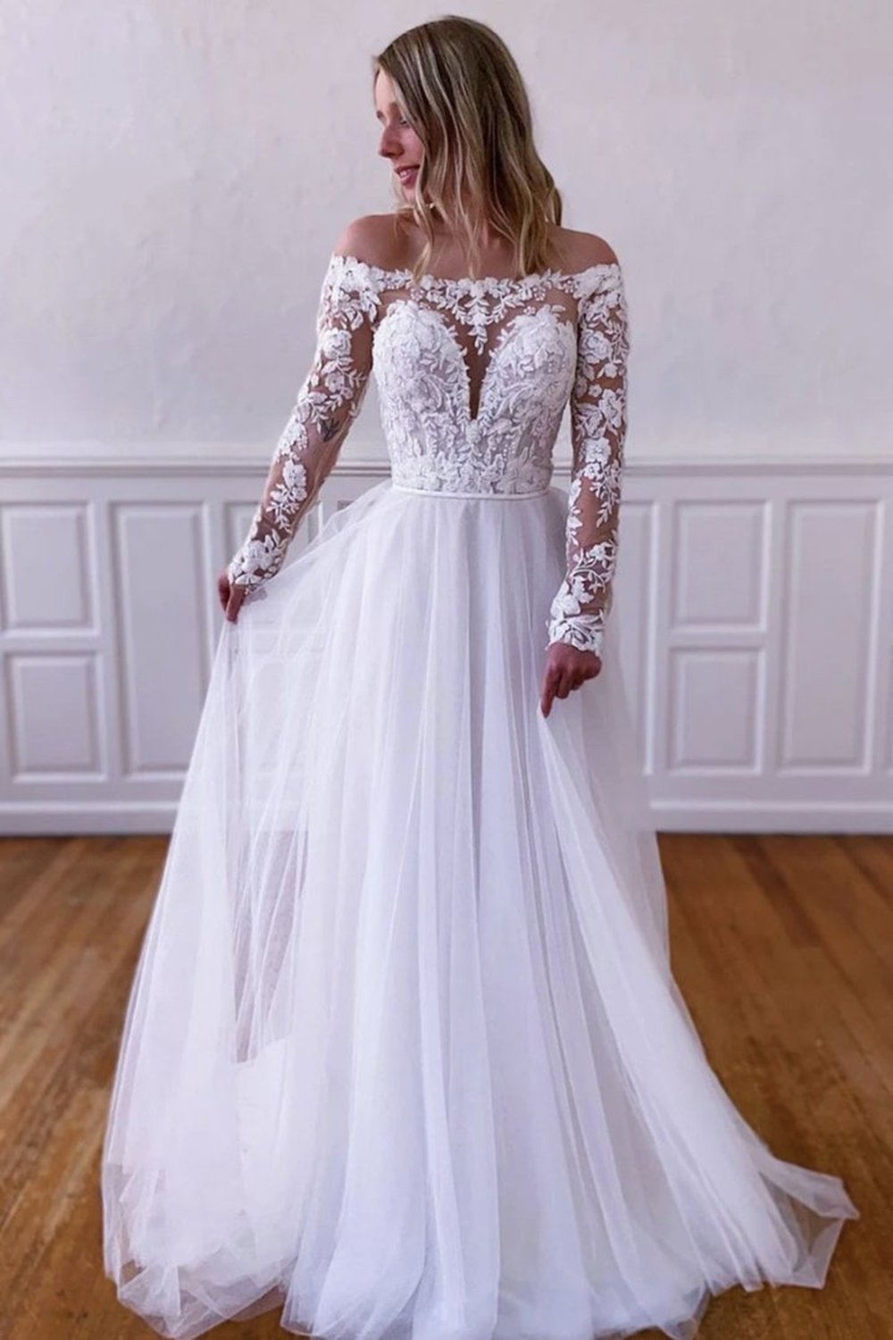 elegant lace long sleeves white tulle boho beach wedding dress