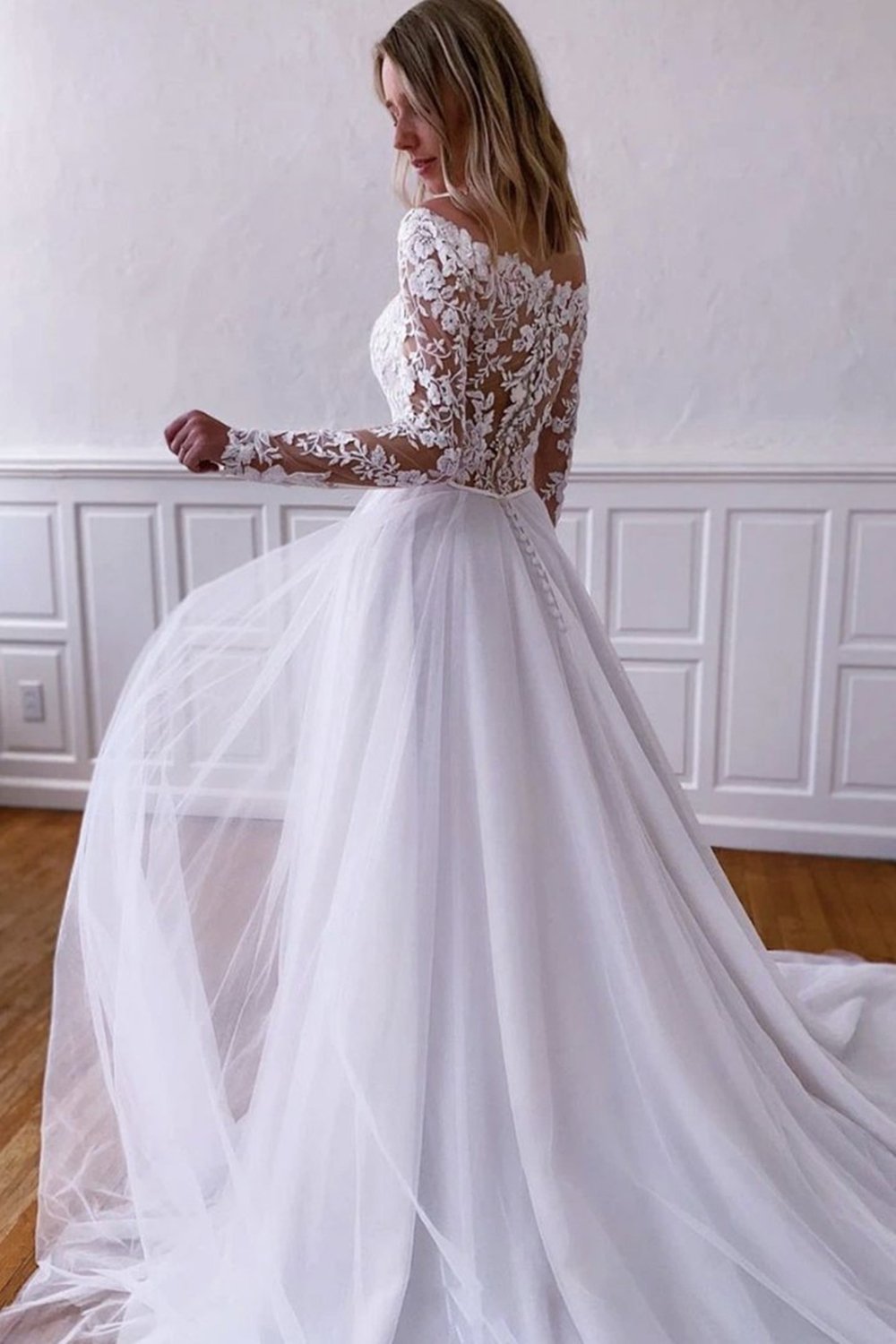 elegant lace long sleeves white tulle boho beach wedding dress