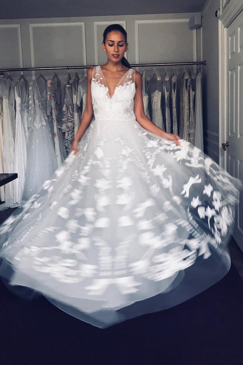 flattering v neckline prom wedding gown with embroidery appliques