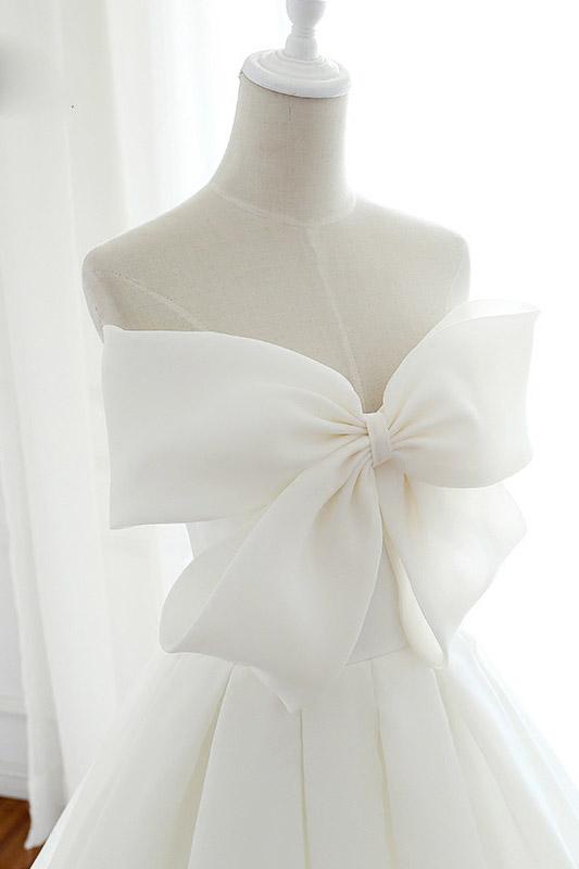 ball gown sleeveless wedding dress with cute bowknot