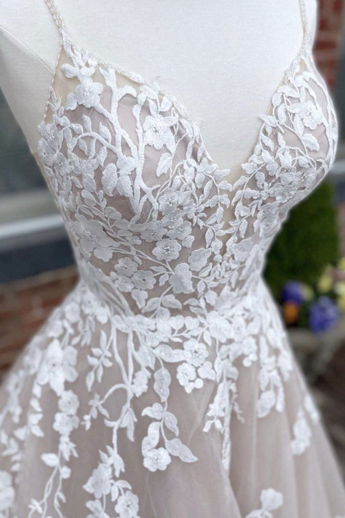 spaghetti straps v neck tulle lace applique long wedding dress with train