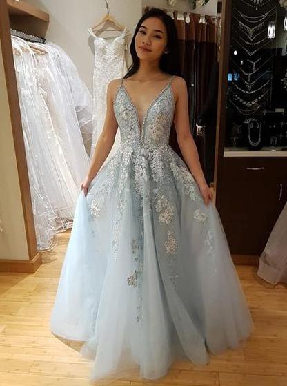 spaghetti straps v neck open back tulle long prom dress with lace applique