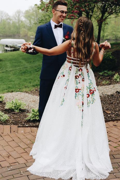 lace long prom dress with embroidery appliques v neck backless graduation dress