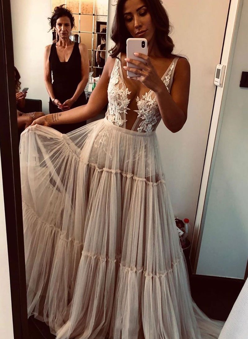 v neck tulle a line wedding dress appliques beach bridal gown