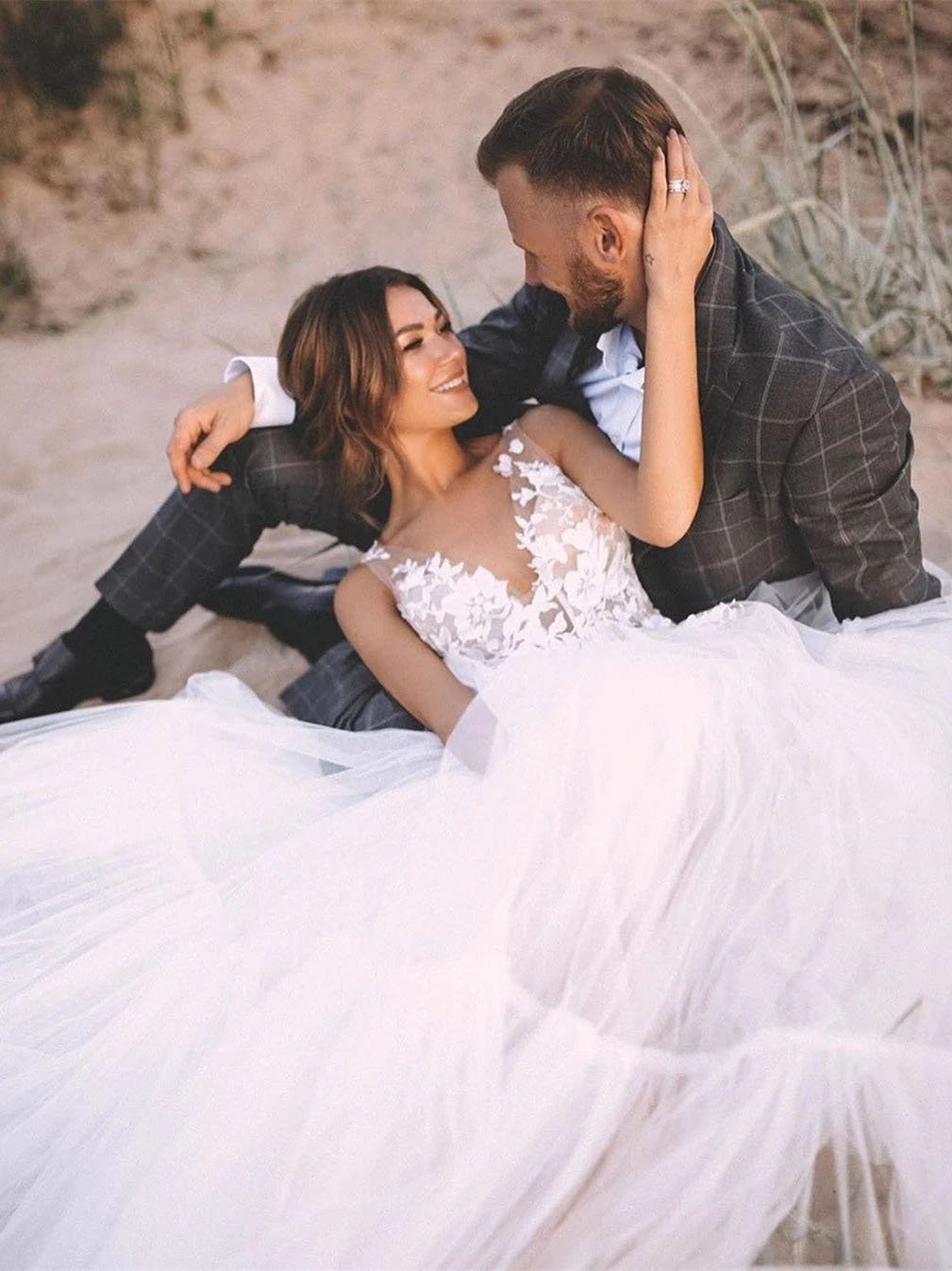 popular a line v neck tulle beach wedding dresses with appliqued