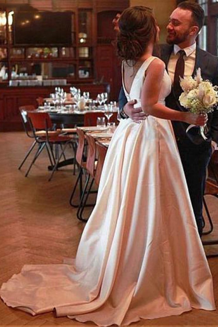 Bateau Neckline Satin Bridal Gowns Simple Wedding Dress With Pockets PW157