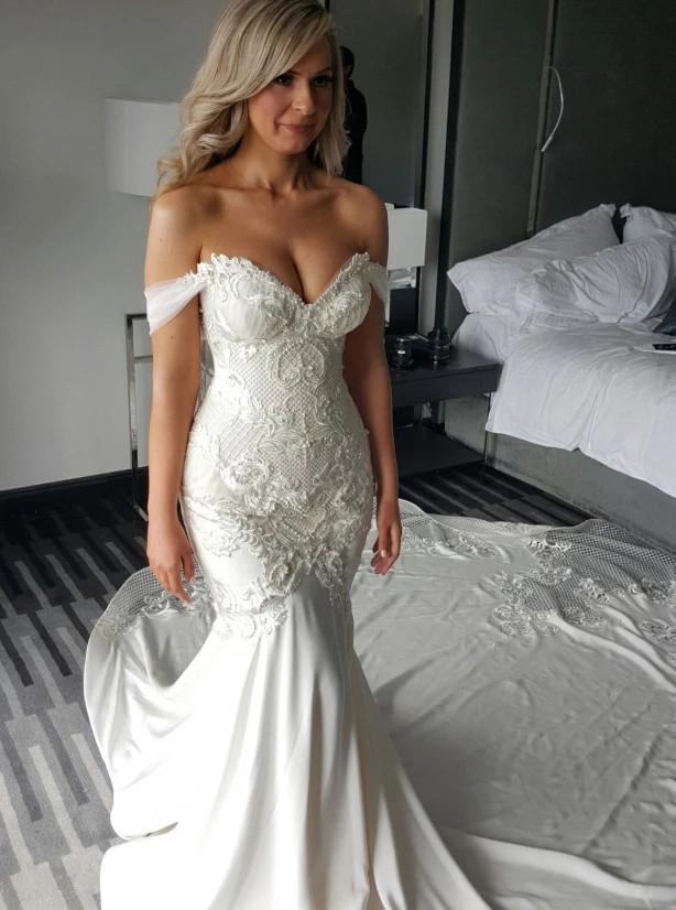 Off Shoulder Lace Appliques Mermaid Wedding Dress with Pearls PW27