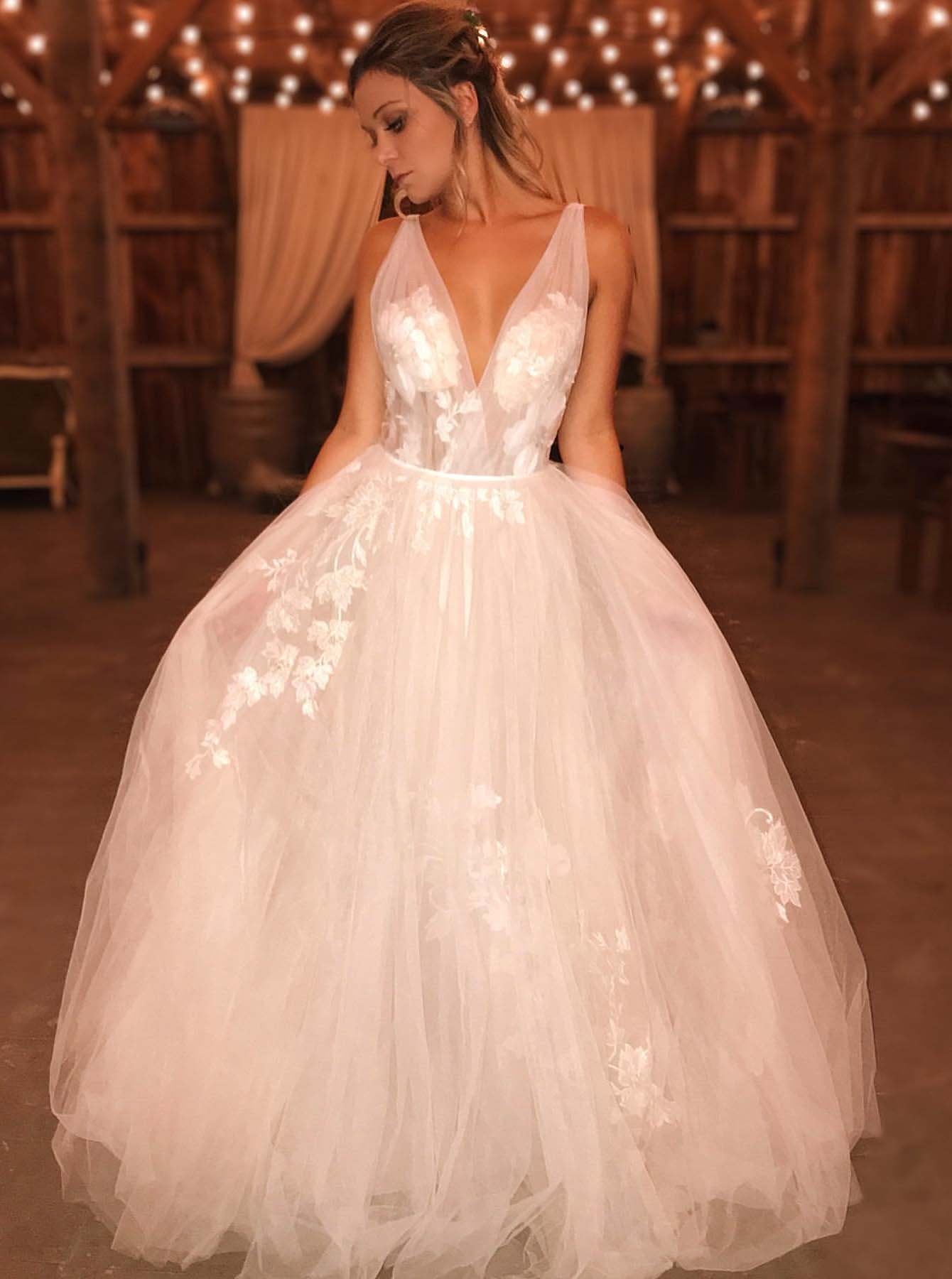 A-line V-neck Boho Sleeveless Wedding Dresses Applique Tulle Bridal Gown PW12