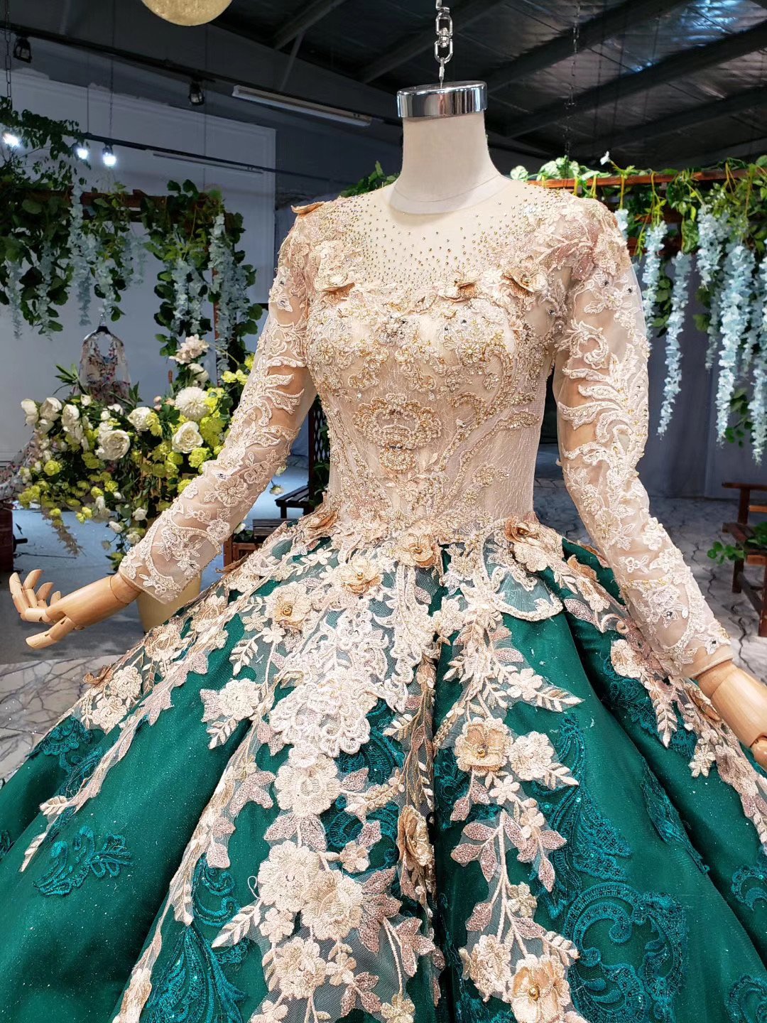 Long Sleeve Ball Gown Wedding Dress Appliques Beading Quinceanera Dresses MP165